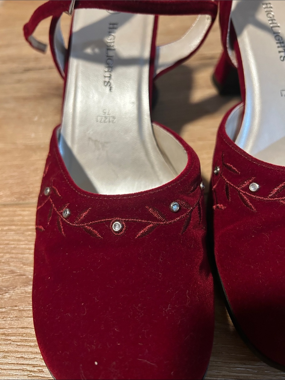 Vintage Highlights Women's Burgundy Velvet Strappy short heels - Picture 4 of 7